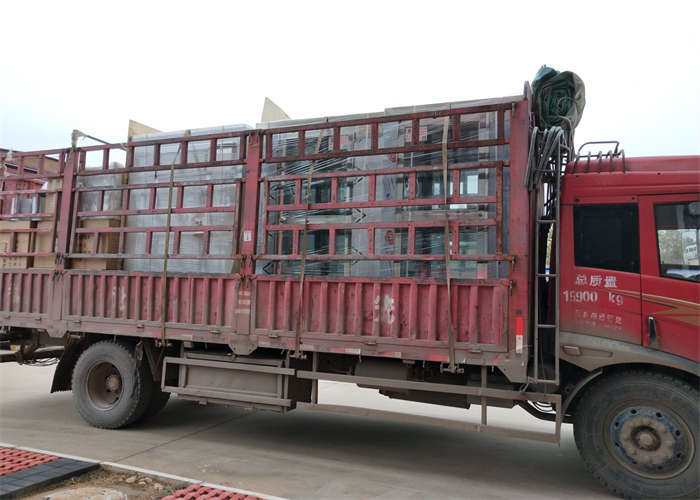 山東某勞務公司采購201雙吹感應互鎖風淋室